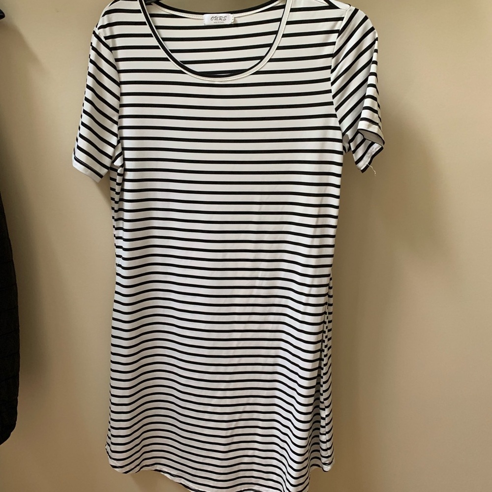 Black and White Striped T-Shirt Dress - Picture 3 of 8